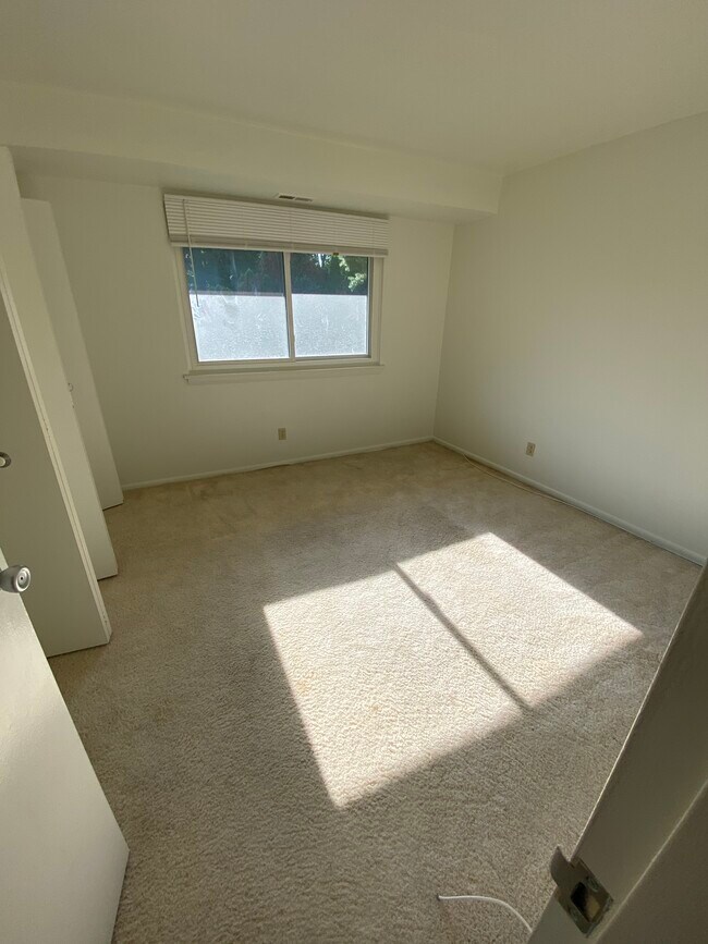 200 Erin Way Condo For Rent in Reisterstown, MD