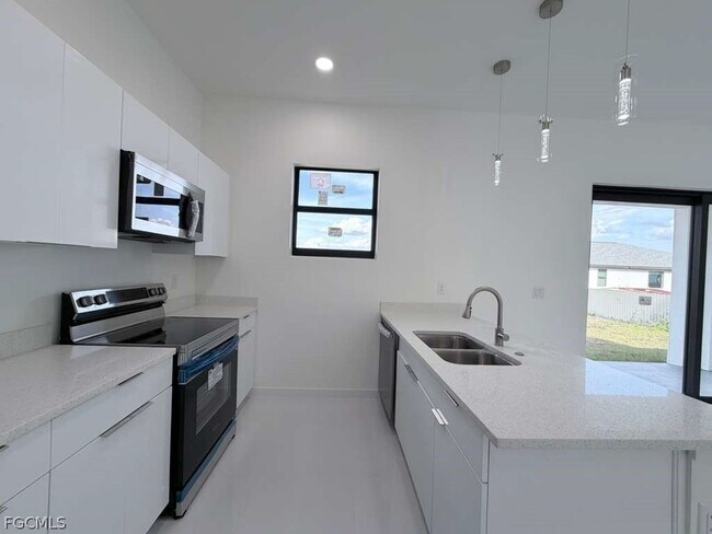 Photo - 477 Rayford St