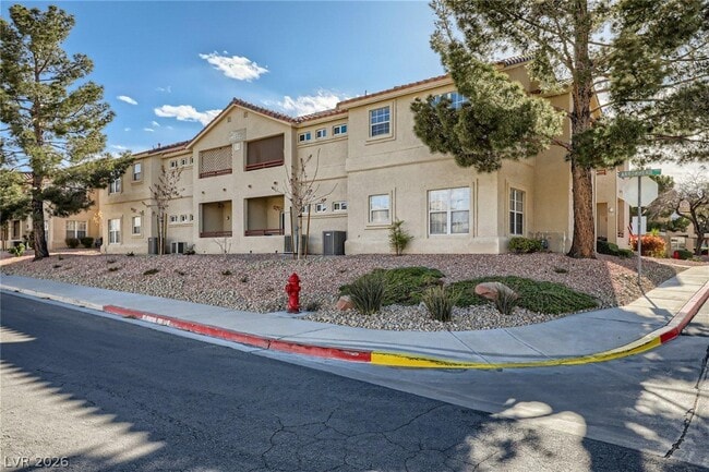 Building Photo - 520 Arrowhead Trail Unit 1424