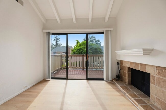 Photo - 523 Woodside Oaks Unit 2