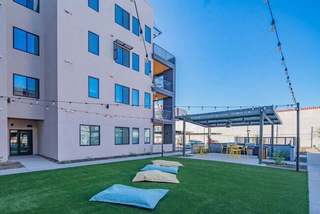 Nollie Courtyard