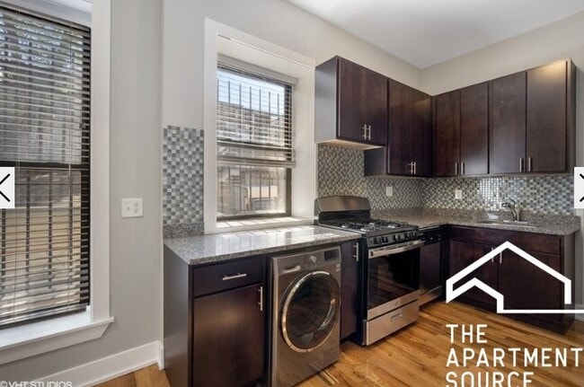 Photo - 647 W Oakdale Ave Unit 2