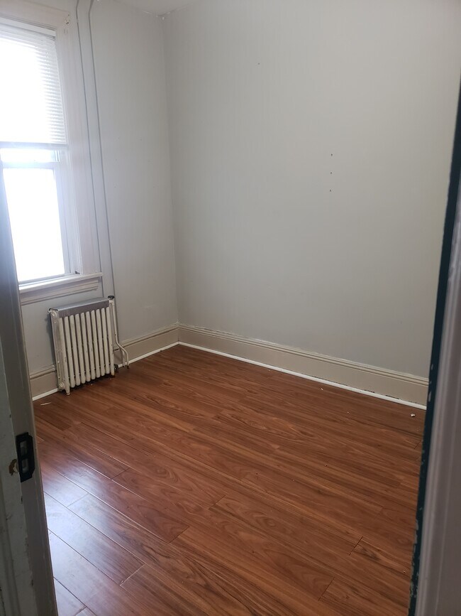 Bedroom - 303 Henry St Apartments Unit 1