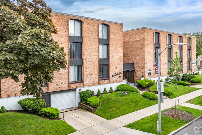 Candlelite Apartments