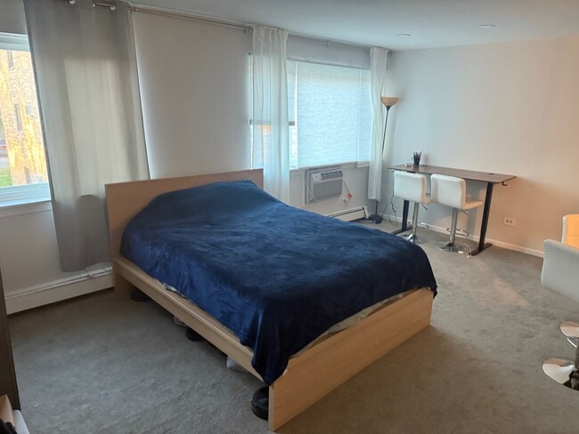 Building Photo - 1195 N Boxwood Dr Unit 103