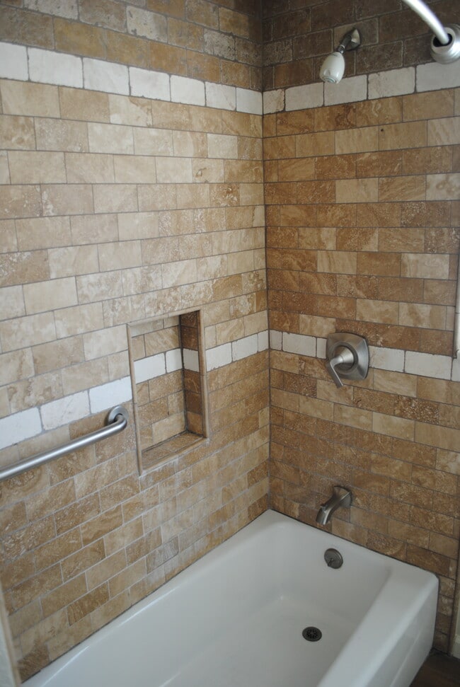 Photo - 1172 E Orange Grove Blvd Unidad Upstairs apt in four plex