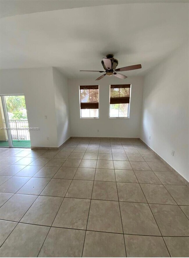 Photo - 10805 NW 89th Terrace Unidad 2084