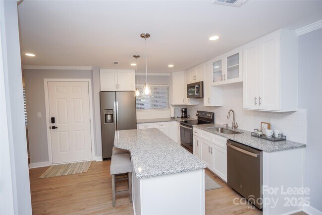 Photo - 2524 Stradbrook Dr