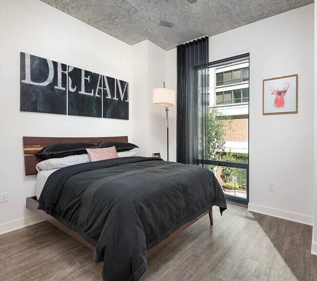 Photo - 475 E Ohio St