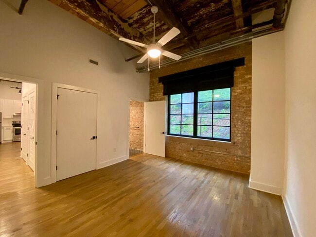Photo - Lofts At Abrams Fixtures