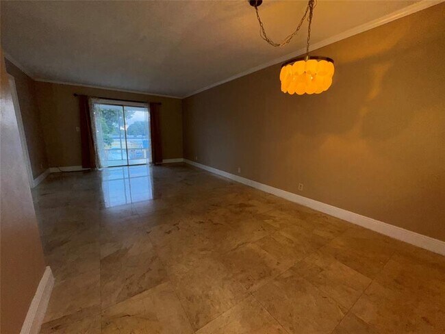 Photo - 2301 NE 14th Street Causeway Unit 303w