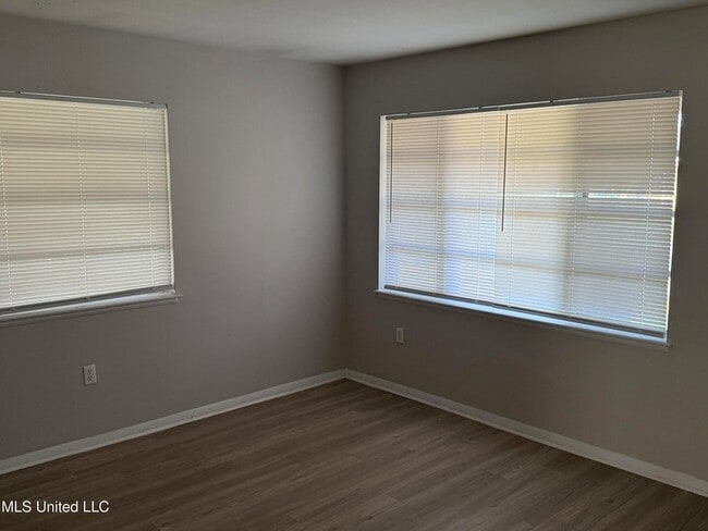 Photo - 609 Academy Dr
