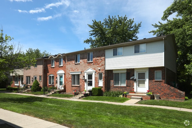 Photo - Royal Woods - Riverview, MI