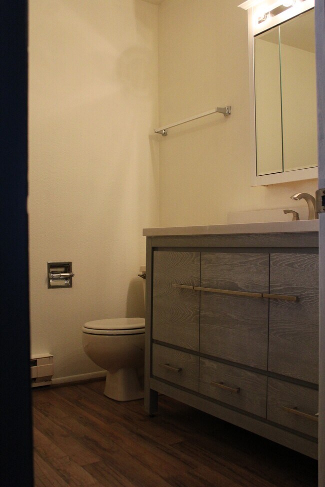 Photo - 1322 E 7th St