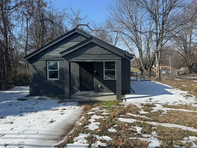 Building Photo - 1617 Pillow St