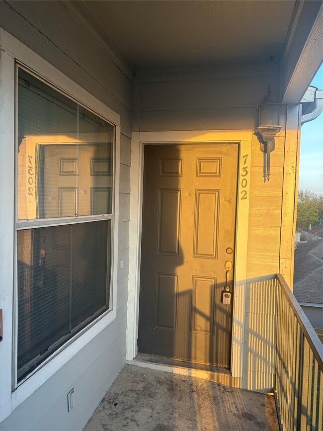 Building Photo - 6289 Wilcrest Dr Unit 7302