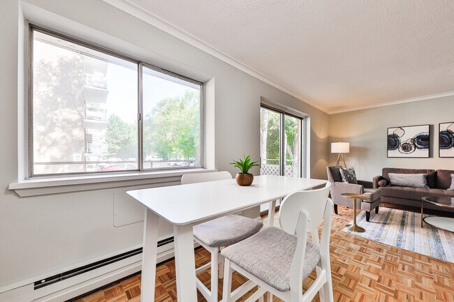 Bright Spacious - Riverview Apartments