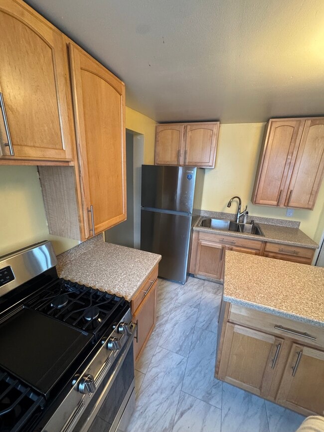 Photo - 58 Caledonia St NE