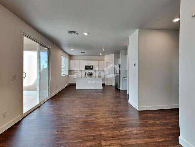 Photo - 17138 Puget Ave