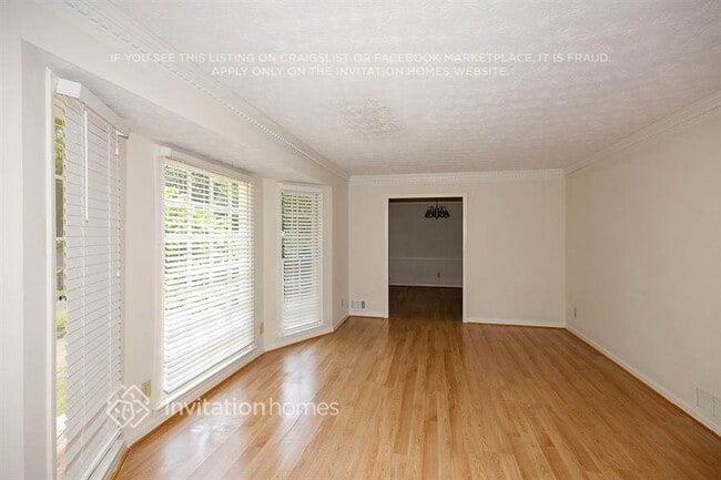 Photo - 458 Glendale Ct SW