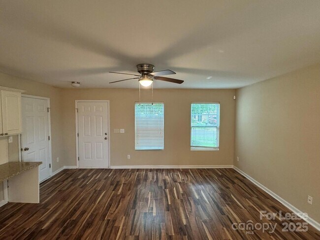 Photo - 4183 Broadstairs Dr SW