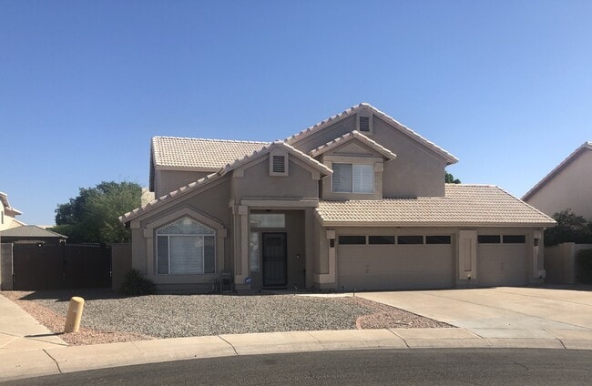 Building Photo - Beautiful 2 Story POOL Home with LOTS of U...