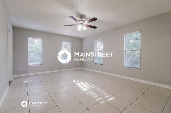 Photo - 3 Bedroom Pet-Friendly Home in SANFORD, FL with Main Street Renewal