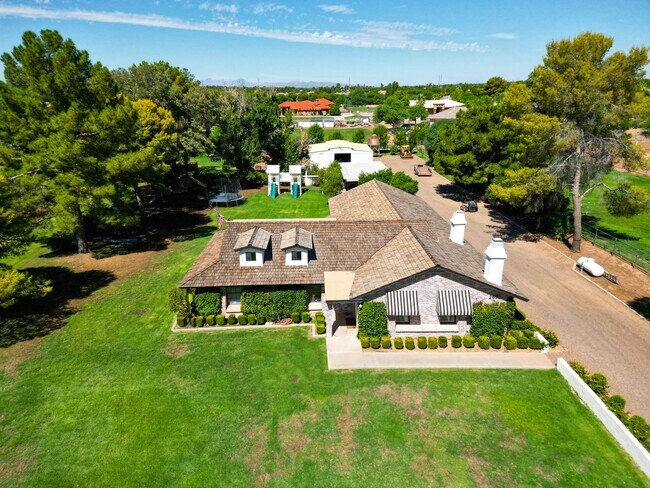 Photo - Amazing land and home for rent in perfect Gilbert location