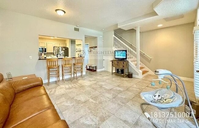 Photo - 660 Delmar Terr S