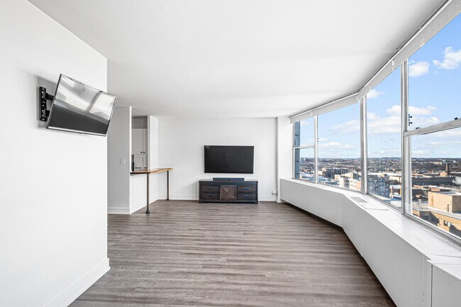 Photo - 5757 N Sheridan Rd Unit 15G