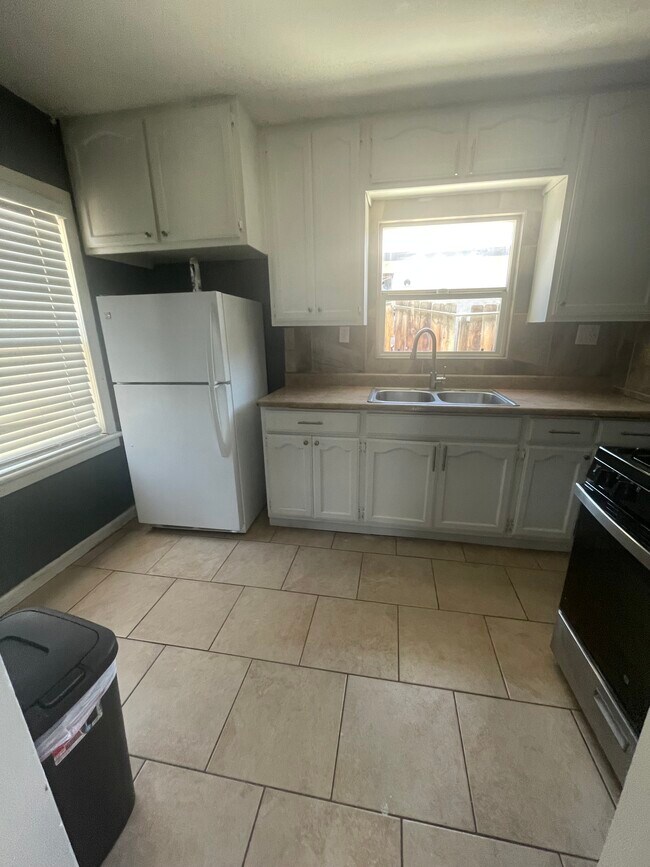 235 W Robertson Rd Unit B