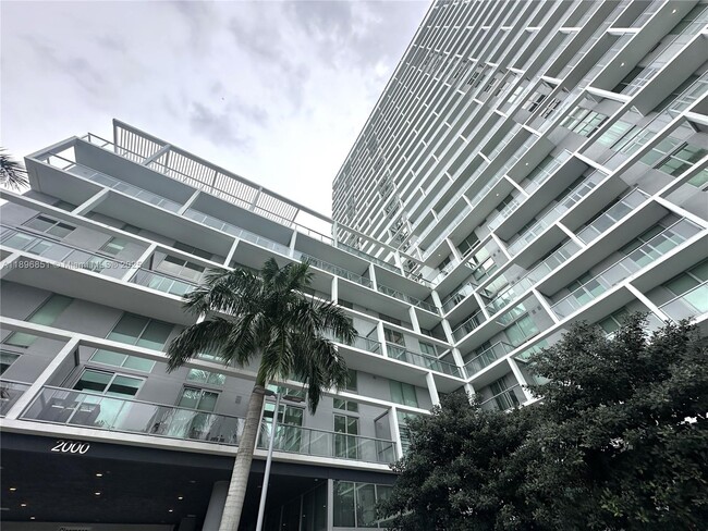 Photo - 2000 Metropica Wy Unit 1401