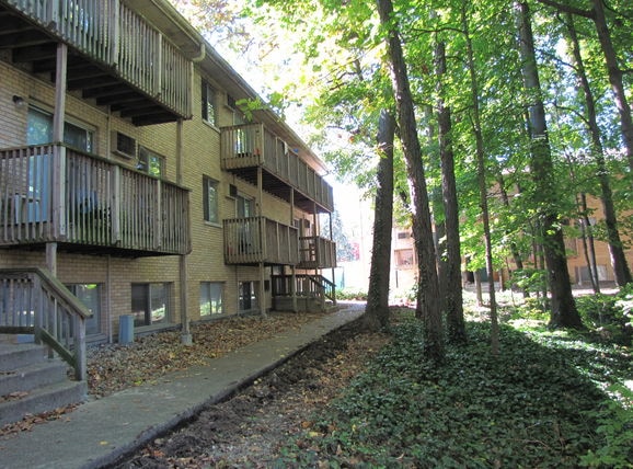 Building - Happy Hollow Apartments