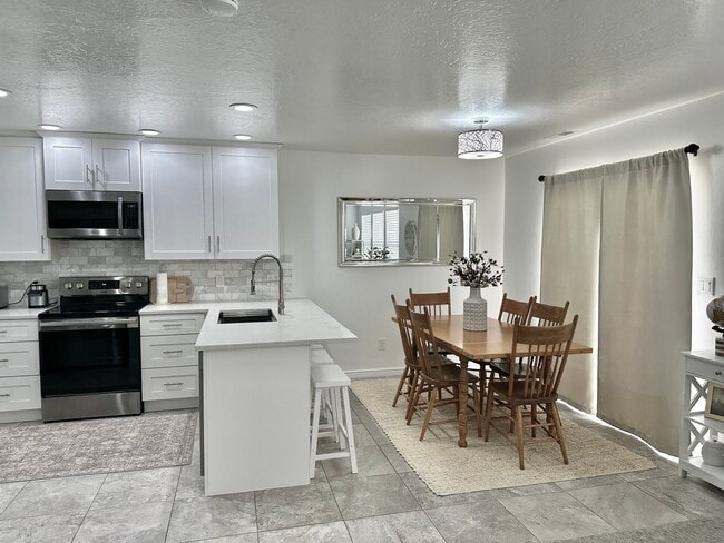 Photo - 1721 Willow Way