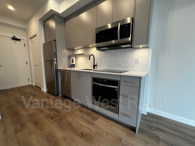 Building Photo - 1274-1274 Devonshire Ave