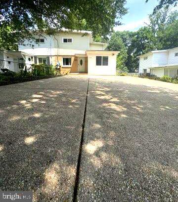 Photo - 10710 Maple St House