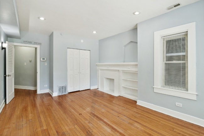 Photo - 8045 S Maryland Ave Unidad 1S