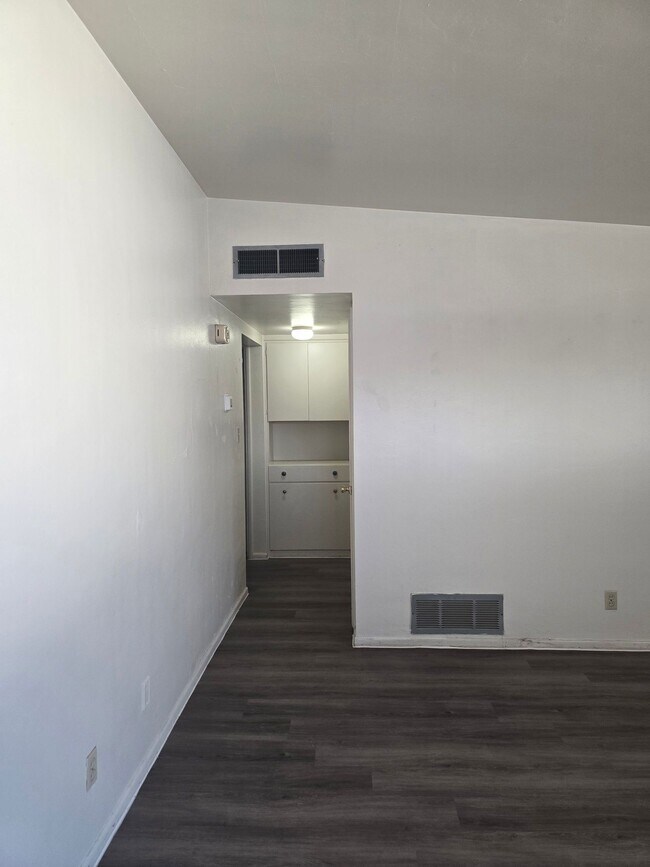 Photo - 3501 E 3rd St Unidad A