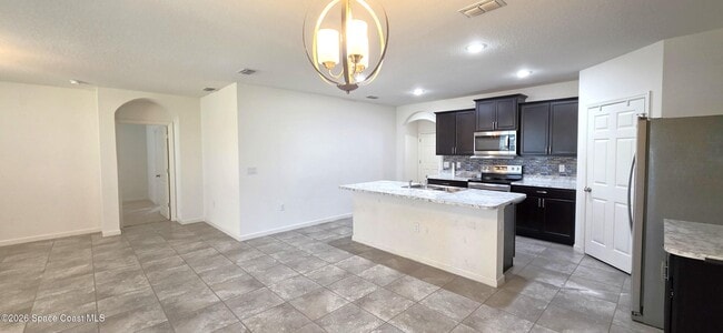 242 Guinevere Dr SW