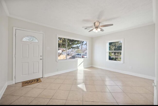 Photo - 220 Armstrong St