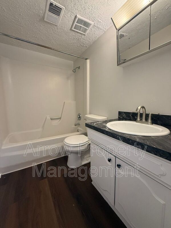 Photo - 2338 Lynn St