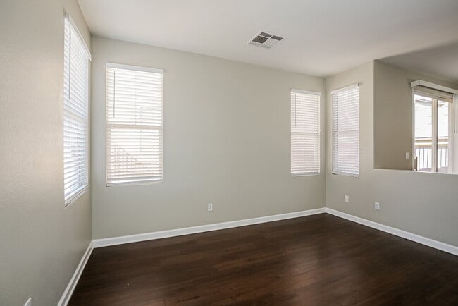 Photo - 5736 Adanon St