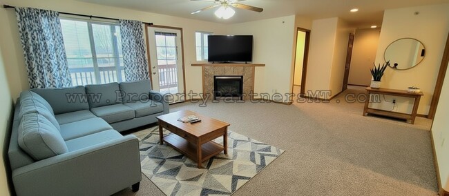 Building Photo - 101 N Shore Dr Unit 8