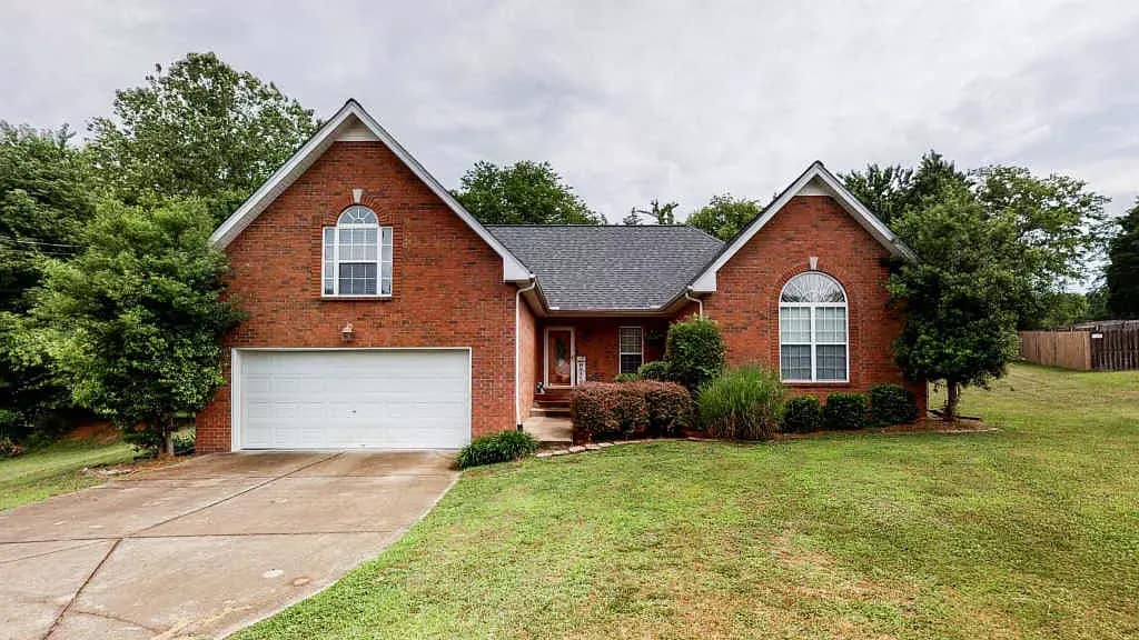 Photo - 107 Chatsworth Ct