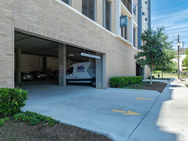 Building Photo - 6400 Washington Ave Unit 343