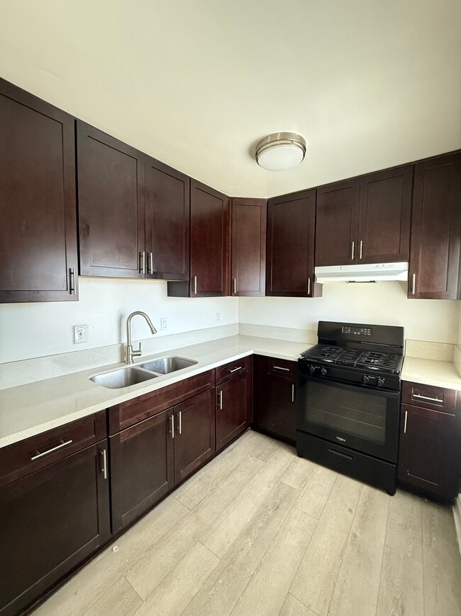 Photo - 2019 W Martin Luther King Jr Blvd Unidad 2019