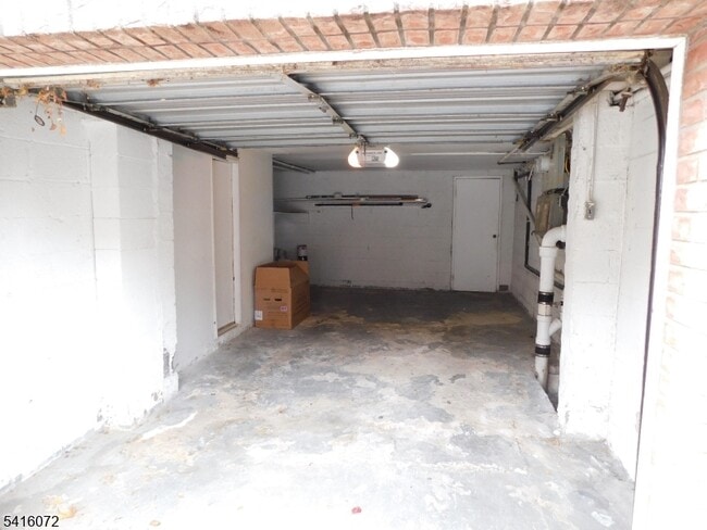 Photo - 21 W 14th St