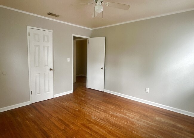 Photo - 2408 Giddens Dr