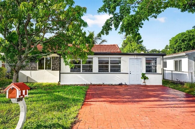 Building Photo - 6240 SW 22nd Ct