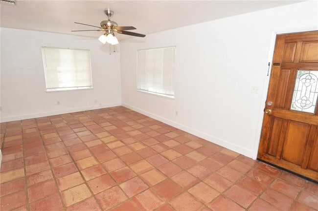 Photo - 1108 Winchester Rd N